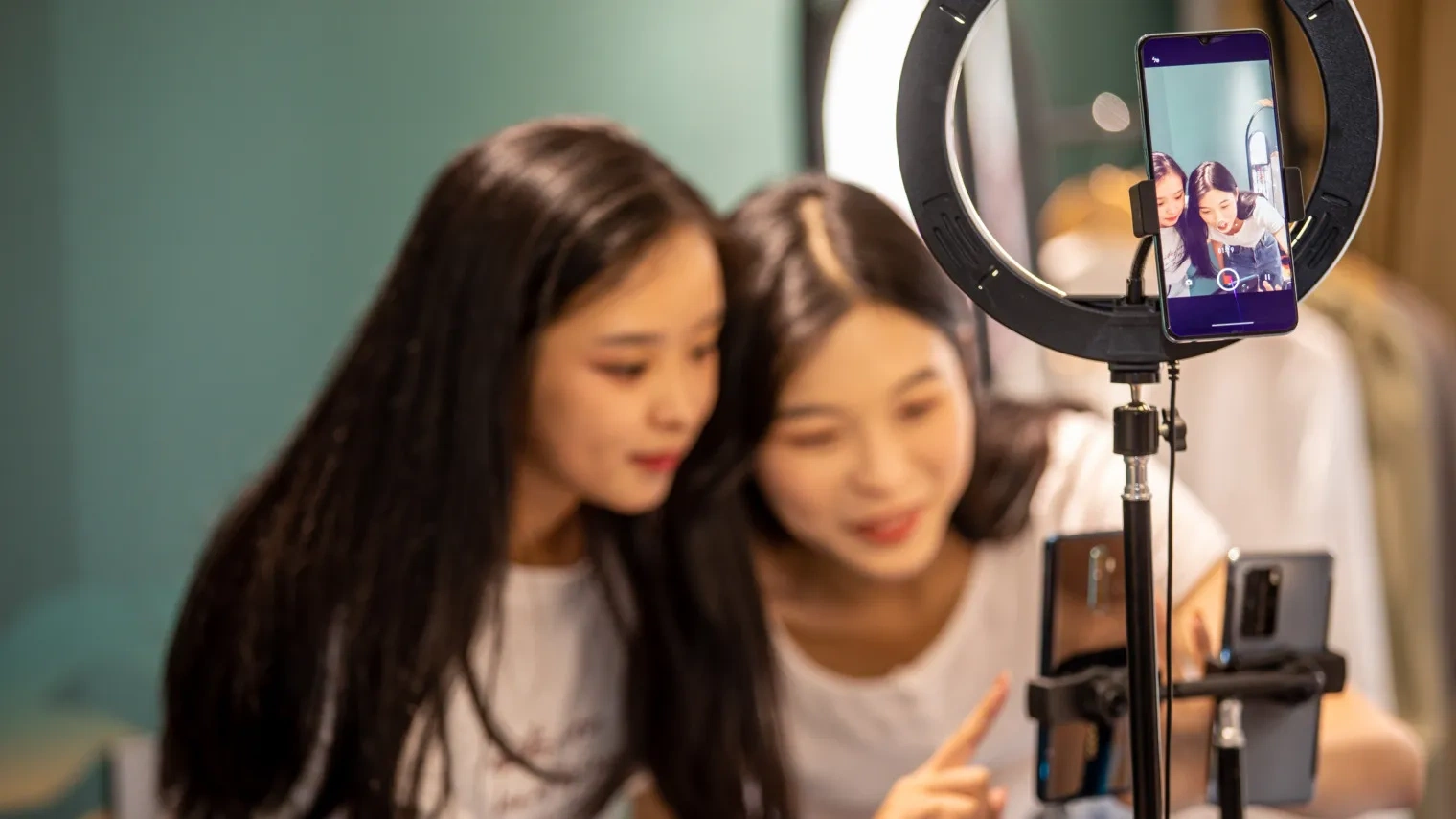 强上电商直播间商品展示促销活动